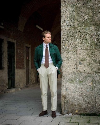 С чем носить бело-красно-синий галстук мужчине