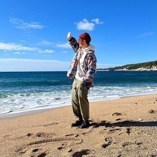 С чем носить бело-красно-синюю ветровку мужчине