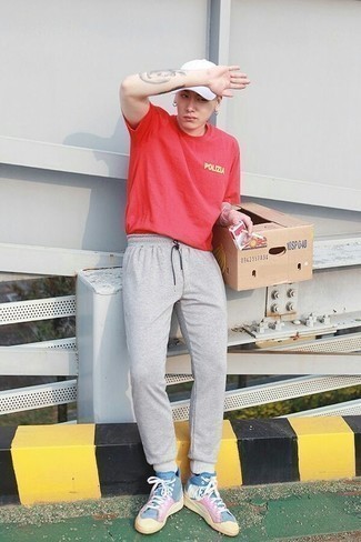 С чем носить бело-красную бейсболку мужчине