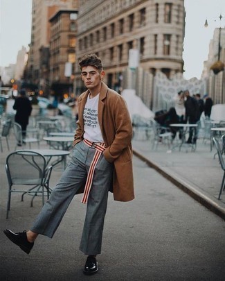 С чем носить бело-красный ремень мужчине