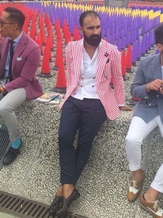 Какие жилеты носить с бело-красным пиджаком