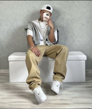 С чем носить бело-красный браслет мужчине