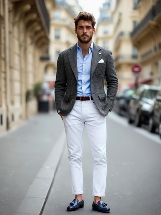 С чем носить бело-красные классические брюки мужчине