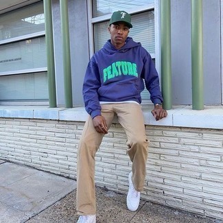 С чем носить бело-красные высокие кеды мужчине