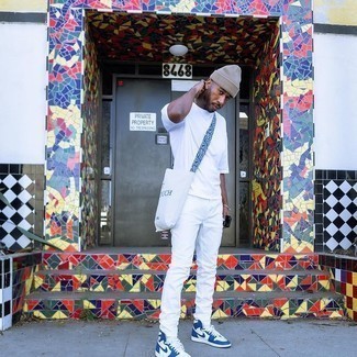 С чем носить бело-красные высокие кеды мужчине