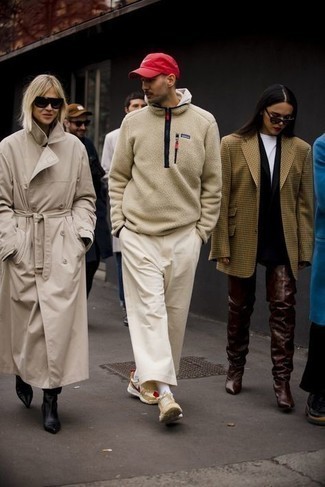 С чем носить бело-красный худи мужчине