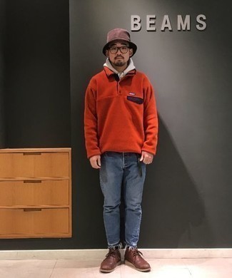 С чем носить бело-красный худи мужчине