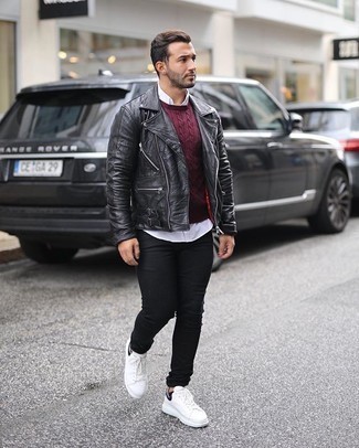 Какие косухи носить с бело-красными низкими кедами мужчине