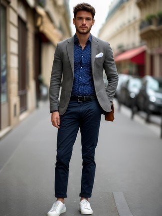 Какие пиджаки носить с бело-красными низкими кедами мужчине