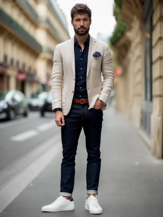 Какие пиджаки носить с бело-красными низкими кедами мужчине