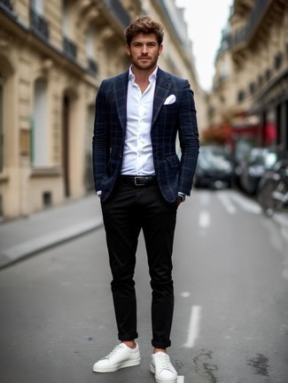 Какие пиджаки носить с бело-красными низкими кедами мужчине