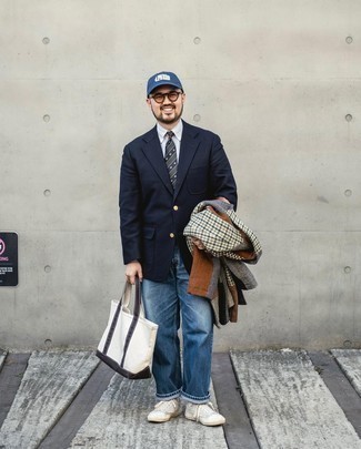 Какие пиджаки носить с бело-красными низкими кедами мужчине