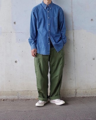 Какие брюки карго носить с бело-красными низкими кедами