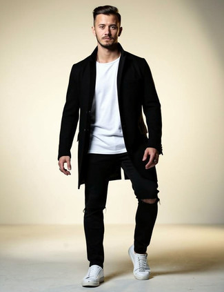 С чем носить бело-красные низкие кеды мужчине