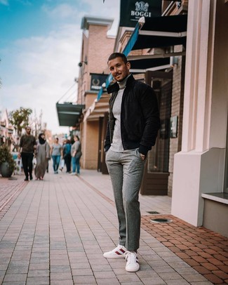 С чем носить бело-красные низкие кеды мужчине