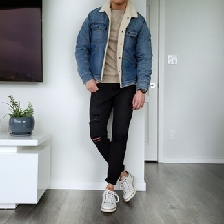 Какие короткие дубленки носить с бело-красными низкими кедами мужчине