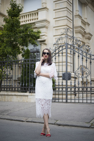 С чем носить бело-красное платье-миди