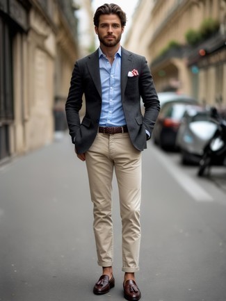 С чем носить бело-красный нагрудный платок