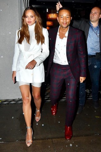 С чем носить бело-красные шорты женщине