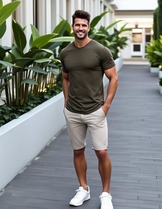 С чем носить бело-красные носки мужчине