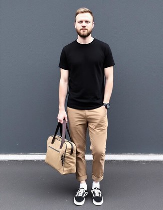 С чем носить бело-красные носки мужчине