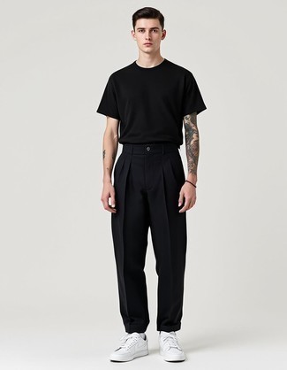 С чем носить бело-красные носки мужчине