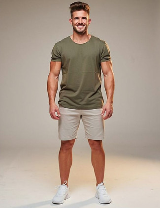 С чем носить бело-красные носки мужчине