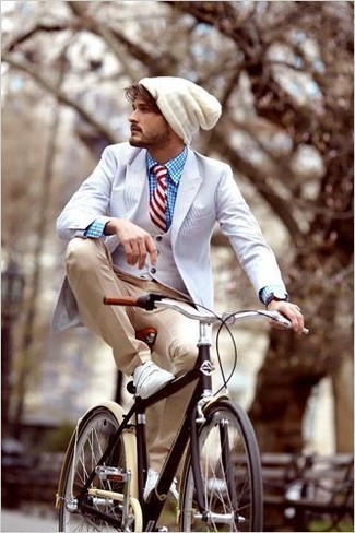 Какие пиджаки носить с бело-красным жилетом