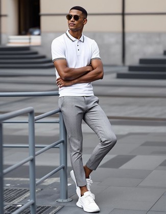 С чем носить бело-фиолетовые кроссовки мужчине