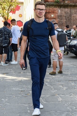 С чем носить бело-желтые резиновые часы мужчине