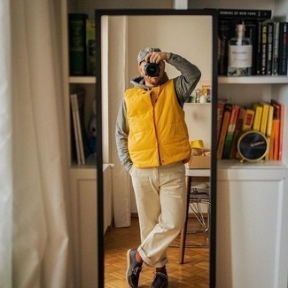 С чем носить бело-желтые носки мужчине