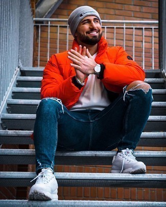 Какие джинсы носить с белыми кроссовками мужчине