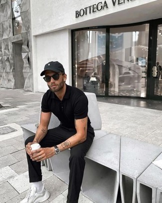 Какие футболки-поло носить с белыми кроссовками мужчине