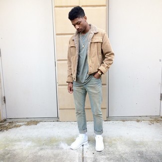 Какие куртки-рубашки носить с белыми кроссовками мужчине