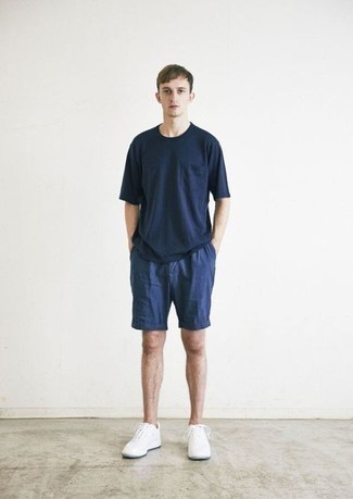 Какие шорты носить с белыми кроссовками мужчине