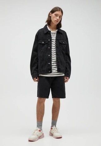 Какие шорты носить с белыми кроссовками мужчине