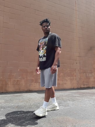 Какие шорты носить с белыми кроссовками мужчине