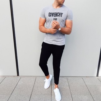 Какие спортивные штаны носить с белыми кроссовками мужчине