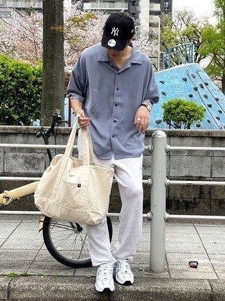 Какие спортивные штаны носить с белыми кроссовками мужчине