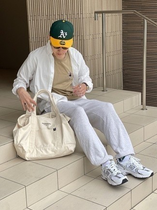 Какие спортивные штаны носить с белыми кроссовками мужчине