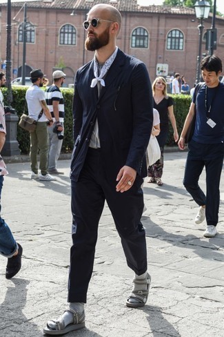 С чем носить белую бандану мужчине