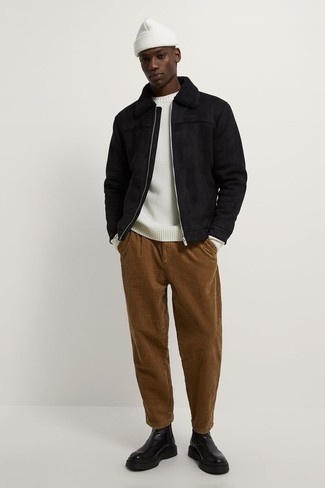 С чем носить белую шапку мужчине