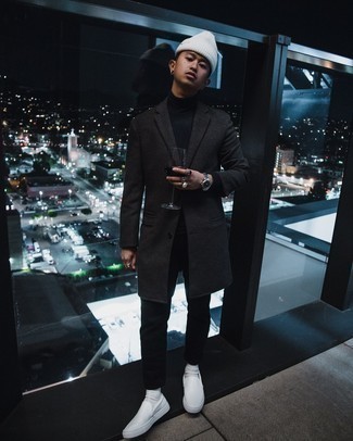 С чем носить белую шапку мужчине