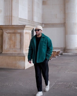 С чем носить белую шапку мужчине