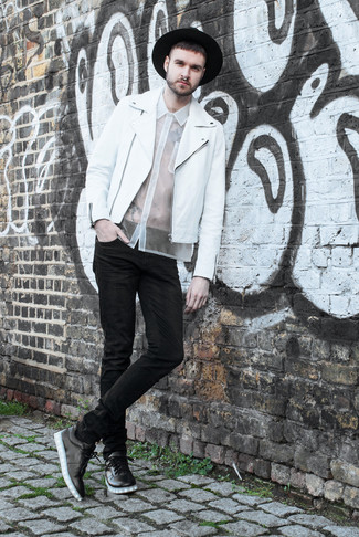 С чем носить белую косуху мужчине