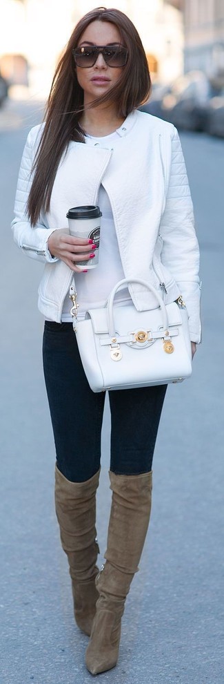 Какие джинсы скинни носить с белой косухой