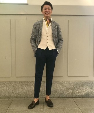 Как носить белый пиджак с черными брюками чинос