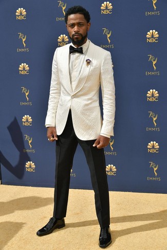 Как носить белый пиджак с черными классическими брюками мужчине