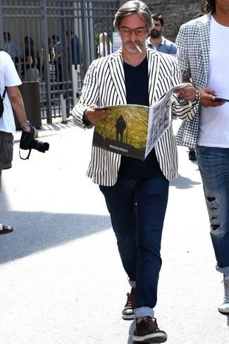 Как носить белый пиджак с синими джинсами мужчине