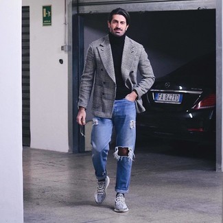 Как носить белый пиджак с синими рваными джинсами мужчине